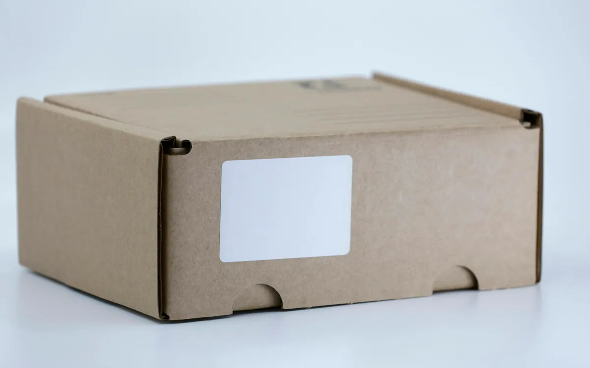 Farklı türlerde UHF RFID etiketleri.